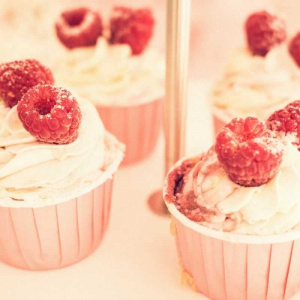 Muffins med hallonfrosting 8st