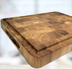 Skärbräda i ek av ändträ med ränna